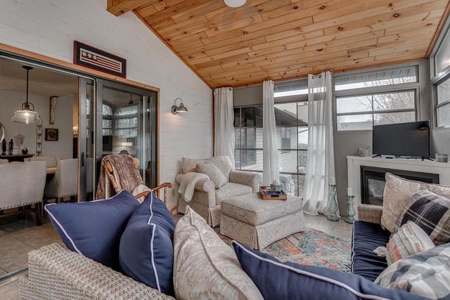 30 WEATHERSTONE DRIVE, Appleton, WI 54914