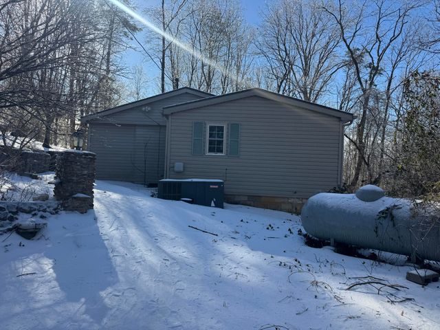 754 W Lone Oak Road, Clay City, KY 40312