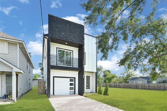 7203 Weyburn Street, Houston, TX 77028