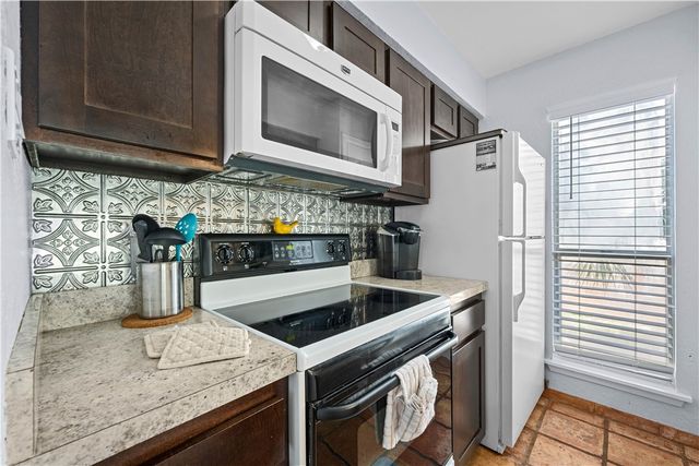 2003 N Fulton Beach 36, Rockport, TX 78382