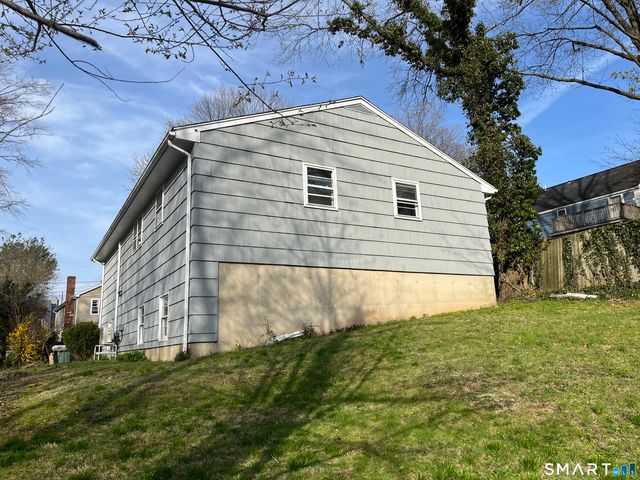27 Plateau Avenue, Bridgeport, CT 06606