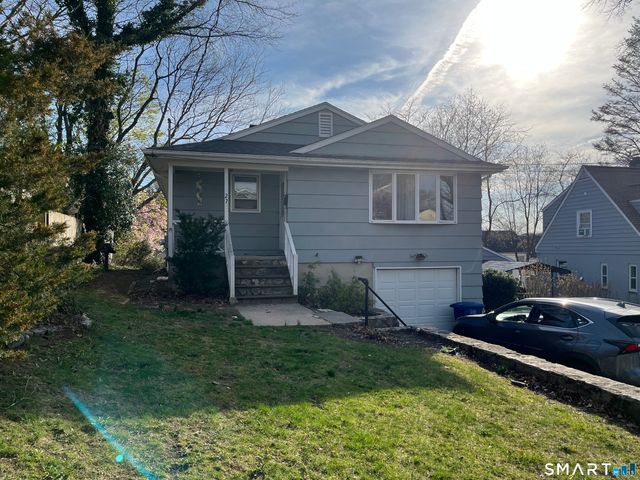 27 Plateau Avenue, Bridgeport, CT 06606