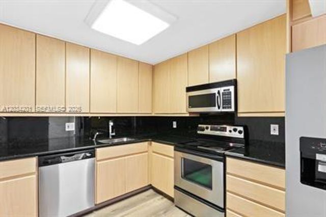 2500 Parkview Dr 1216, Hallandale Beach, FL 33009