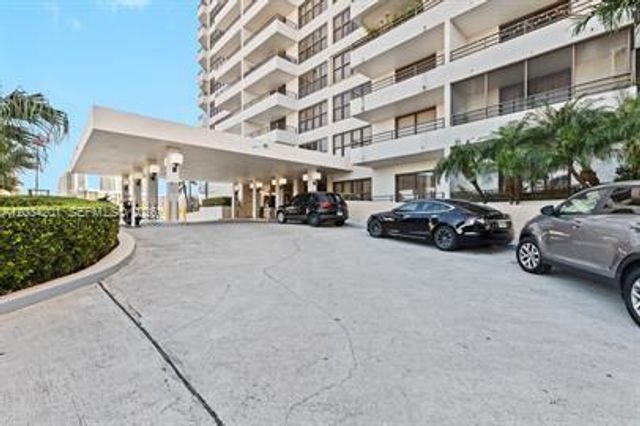 2500 Parkview Dr 1216, Hallandale Beach, FL 33009