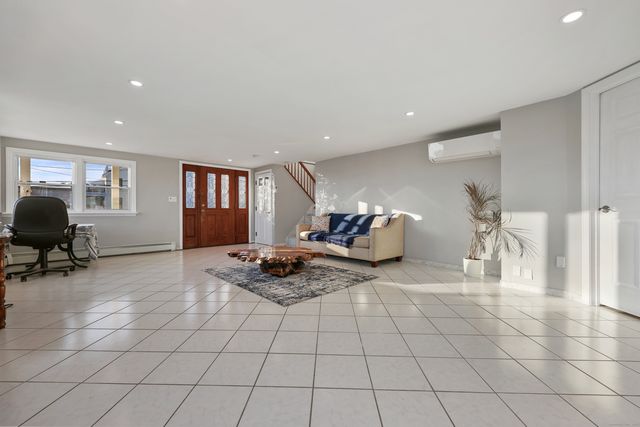 44 Washington Parkway, Stratford, CT 06615