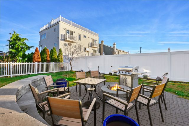 44 Washington Parkway, Stratford, CT 06615