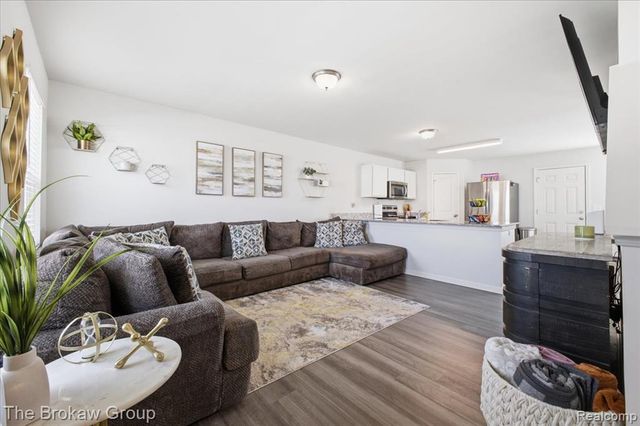 2222 Champion Drive, Burton, MI 48519