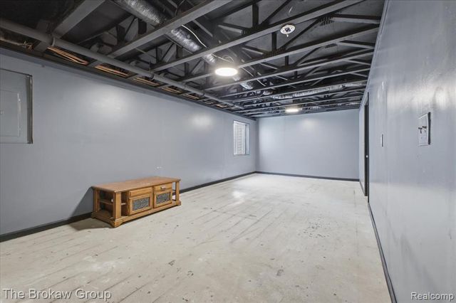 2222 Champion Drive, Burton, MI 48519