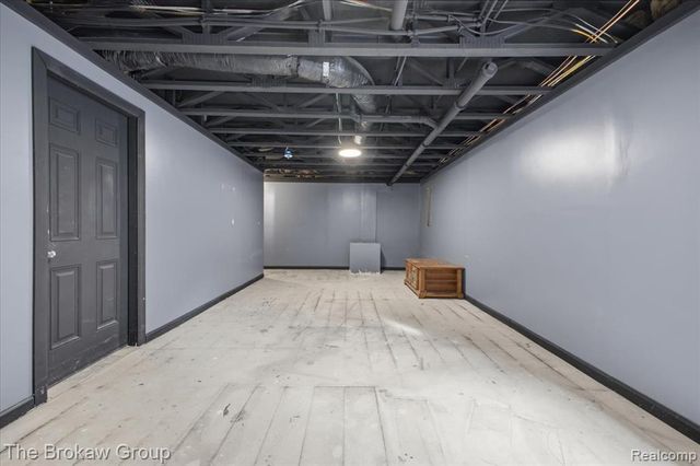 2222 Champion Drive, Burton, MI 48519