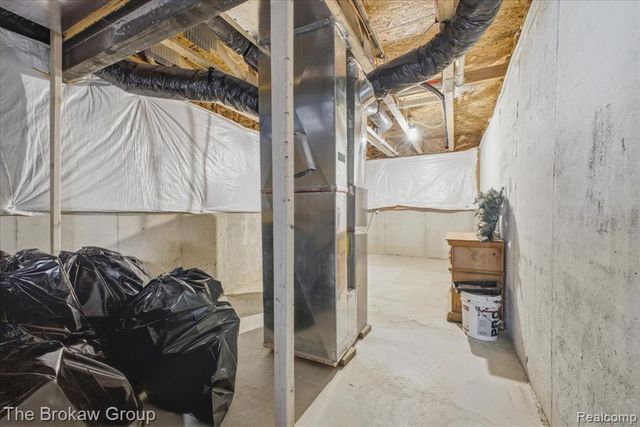 2222 Champion Drive, Burton, MI 48519