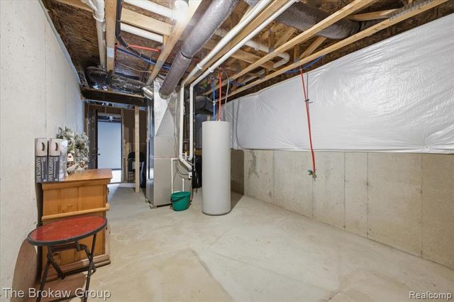 2222 Champion Drive, Burton, MI 48519