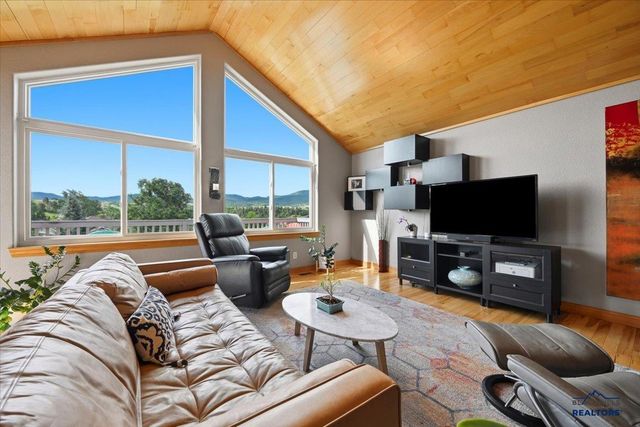 1904 Cowboy Lane, Spearfish, SD 57783