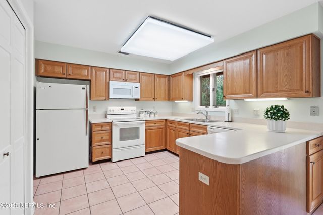 10105 COURTYARDS Place W, Jacksonville, FL 32256