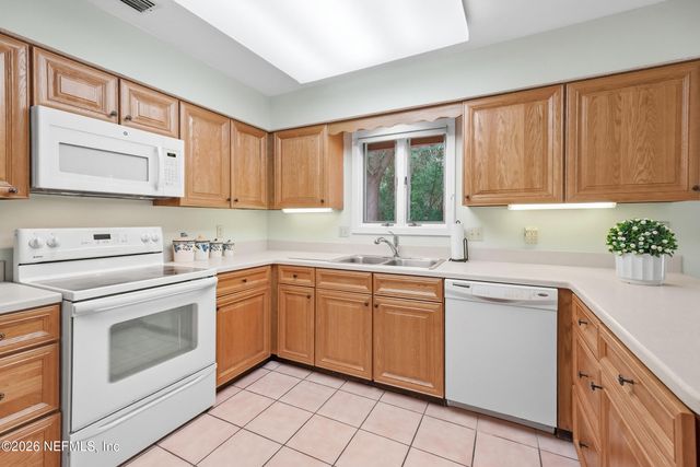 10105 COURTYARDS Place W, Jacksonville, FL 32256