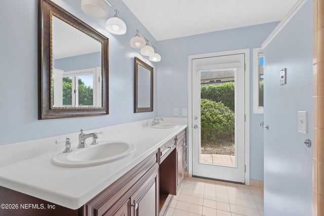 10105 COURTYARDS Place W, Jacksonville, FL 32256