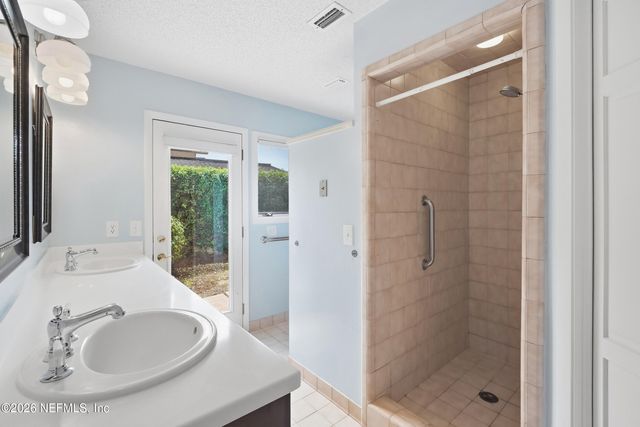 10105 COURTYARDS Place W, Jacksonville, FL 32256