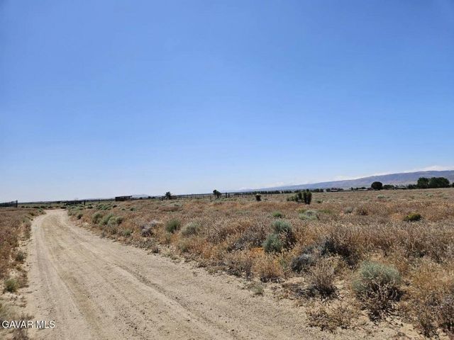 W Ave B 8 # B8, Fairmont, CA 93536