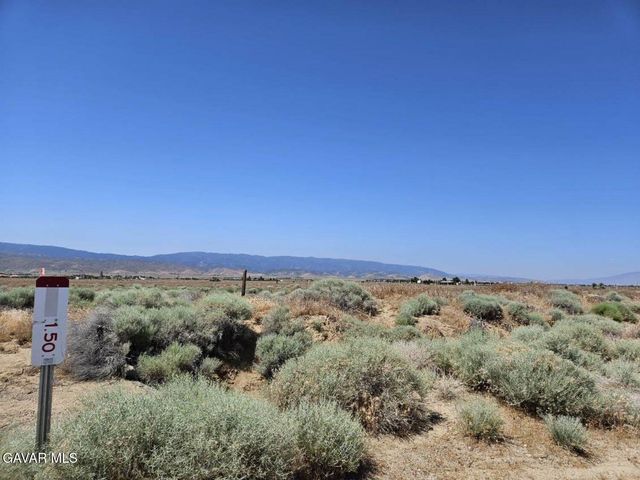 W Ave B 8 # B8, Fairmont, CA 93536