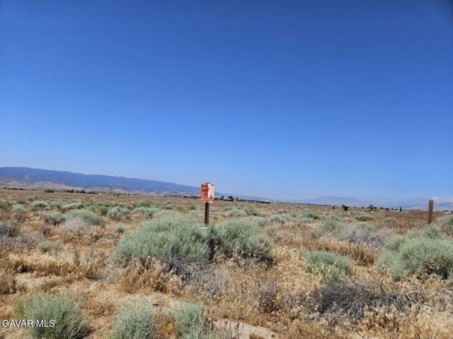 W Ave B 8 # B8, Fairmont, CA 93536