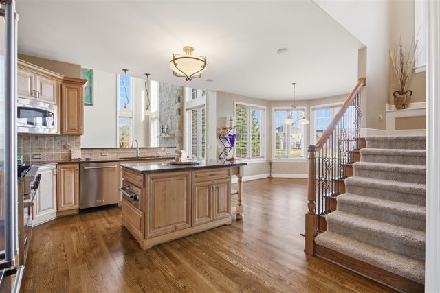 49166 Dominion Court, Canton, MI 48187