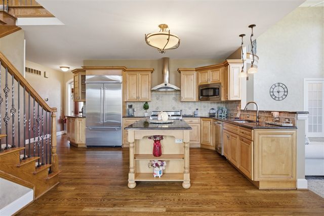 49166 Dominion Court, Canton, MI 48187