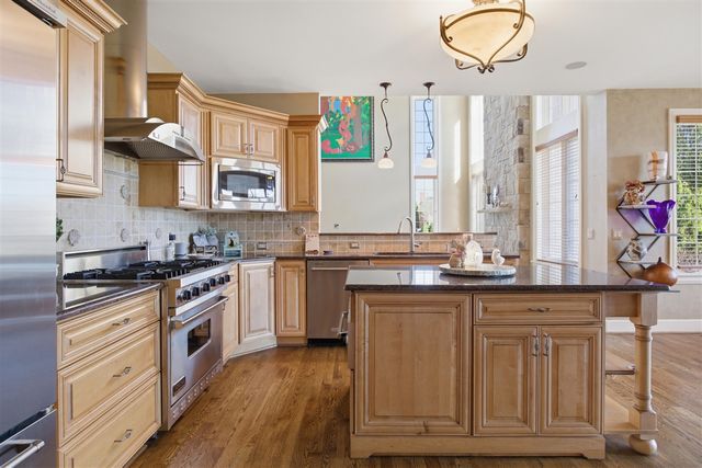 49166 Dominion Court, Canton, MI 48187