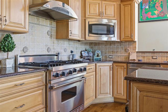 49166 Dominion Court, Canton, MI 48187