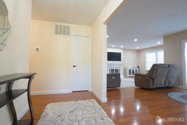 65 Yorkshire Drive, Monroe, NJ 08831