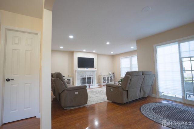 65 Yorkshire Drive, Monroe, NJ 08831