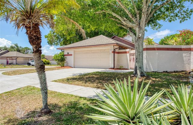 6922 SILVERMILL DRIVE, Tampa, FL 33635