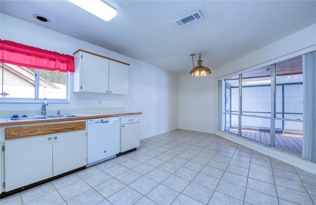 6922 SILVERMILL DRIVE, Tampa, FL 33635