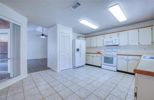 6922 SILVERMILL DRIVE, Tampa, FL 33635