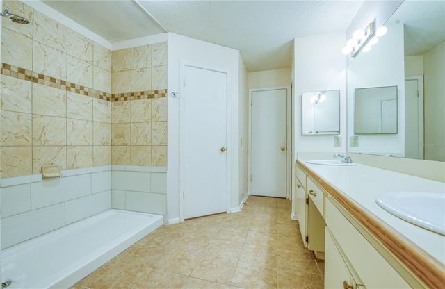 6922 SILVERMILL DRIVE, Tampa, FL 33635