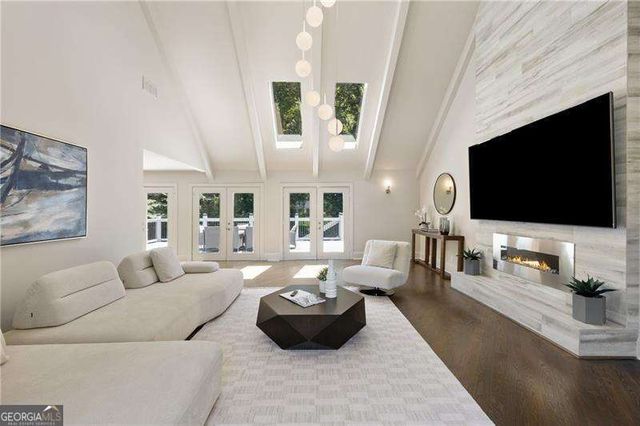 155 Marsh Glen Point, Sandy Springs, GA 30328