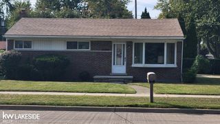 32819 Jefferson Avenue, Saint Clair Shores, MI 48082