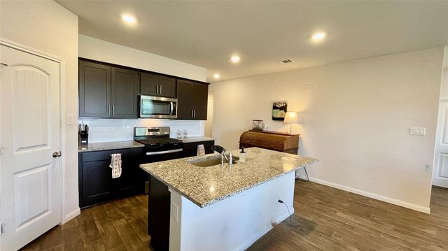 156 Medinah LN, San Marcos, TX 78666