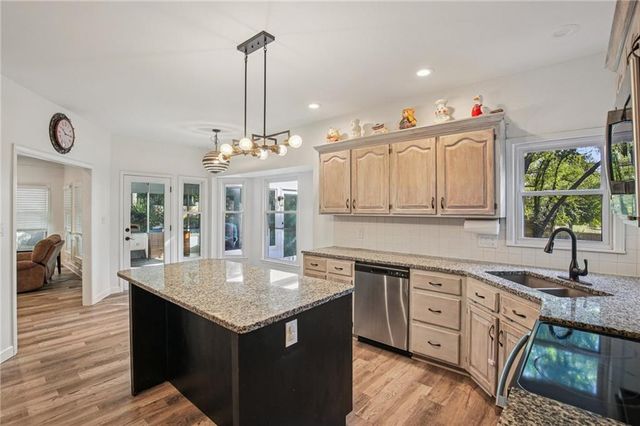 3225 Meadow Road, Leavenworth, KS 66048