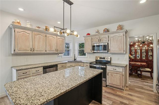 3225 Meadow Road, Leavenworth, KS 66048