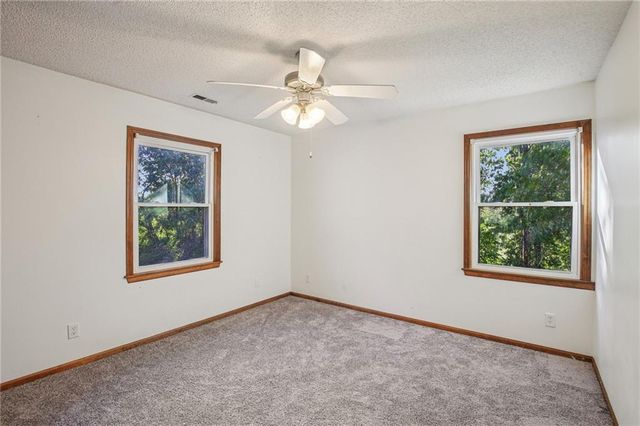 3225 Meadow Road, Leavenworth, KS 66048