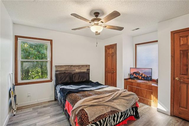 3225 Meadow Road, Leavenworth, KS 66048