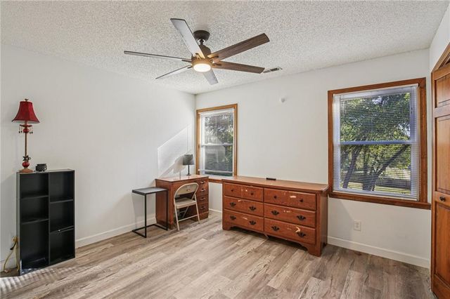 3225 Meadow Road, Leavenworth, KS 66048