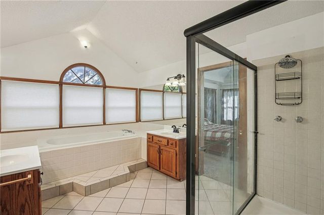 3225 Meadow Road, Leavenworth, KS 66048