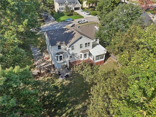 3225 Meadow Road, Leavenworth, KS 66048