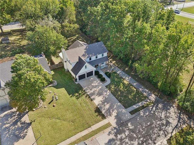 3225 Meadow Road, Leavenworth, KS 66048