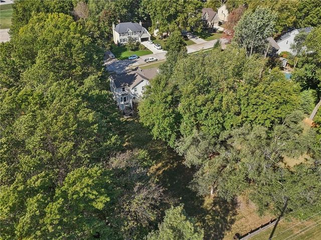 3225 Meadow Road, Leavenworth, KS 66048