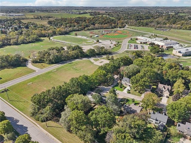 3225 Meadow Road, Leavenworth, KS 66048