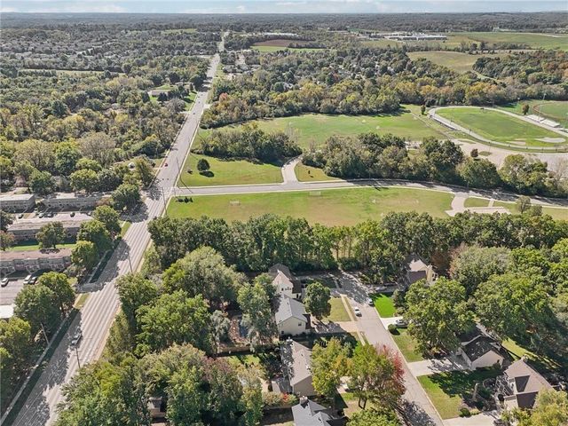 3225 Meadow Road, Leavenworth, KS 66048