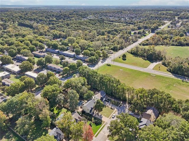 3225 Meadow Road, Leavenworth, KS 66048