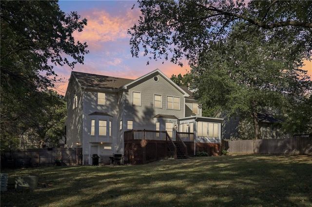 3225 Meadow Road, Leavenworth, KS 66048