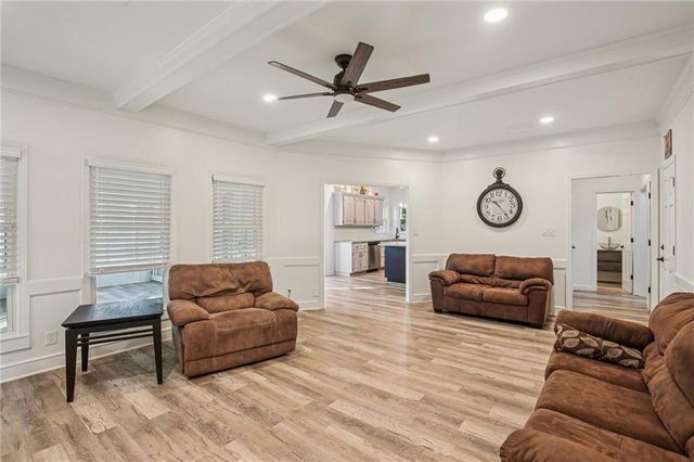 3225 Meadow Road, Leavenworth, KS 66048